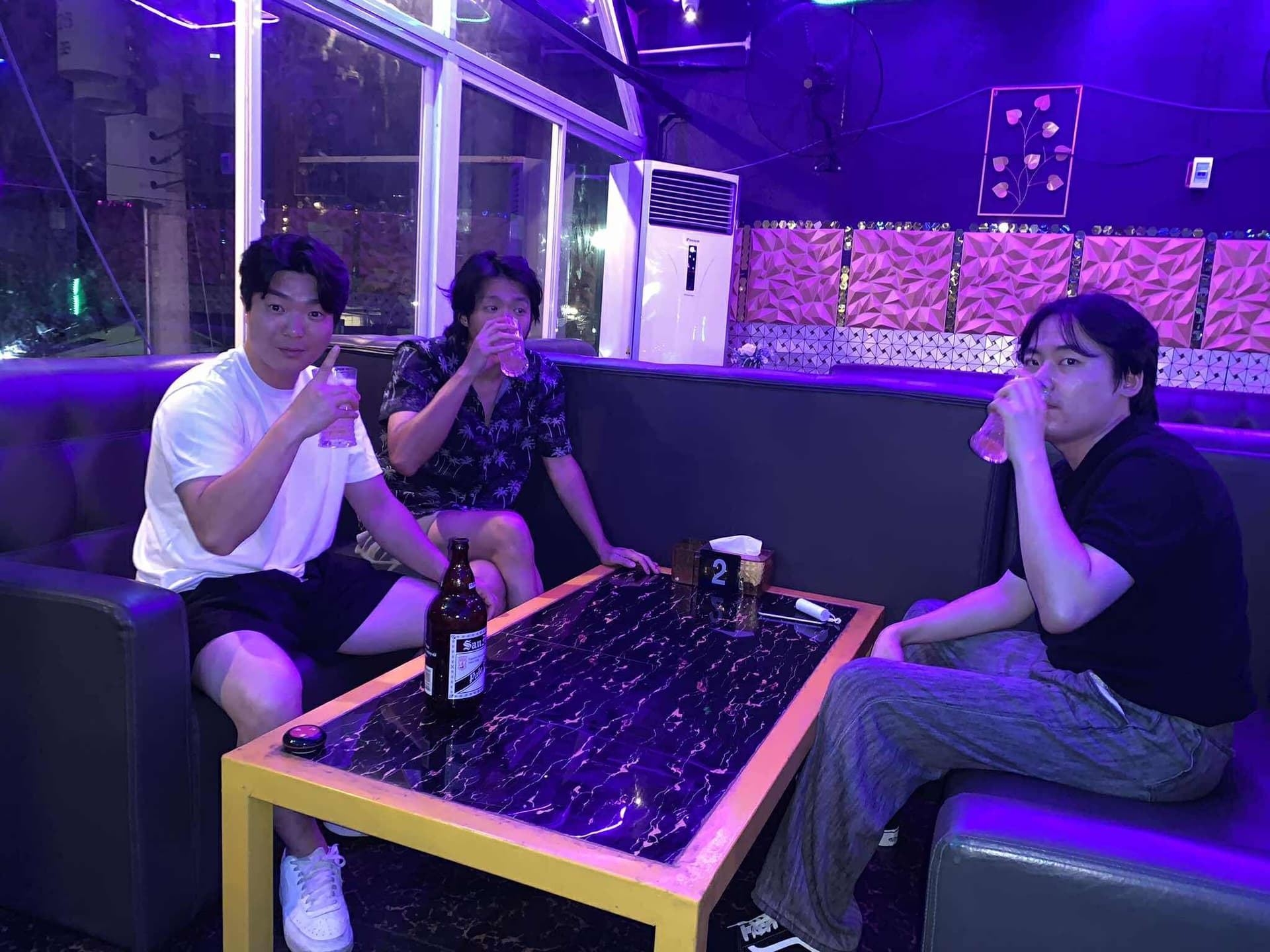 People enjoying at Ju Dang 3