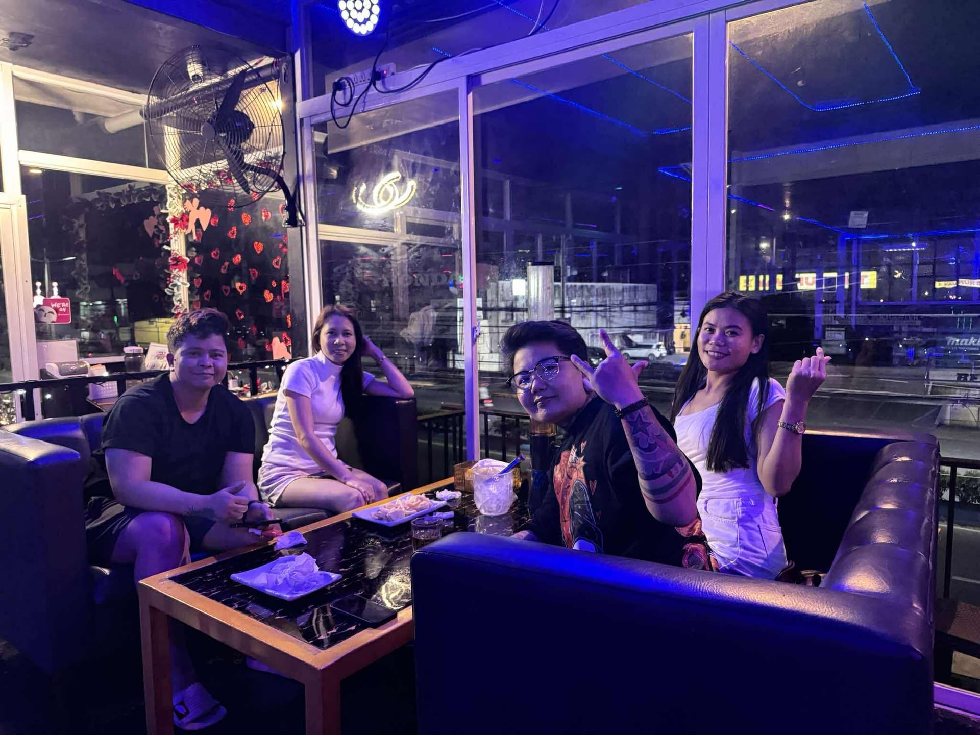 People enjoying at Ju Dang 4