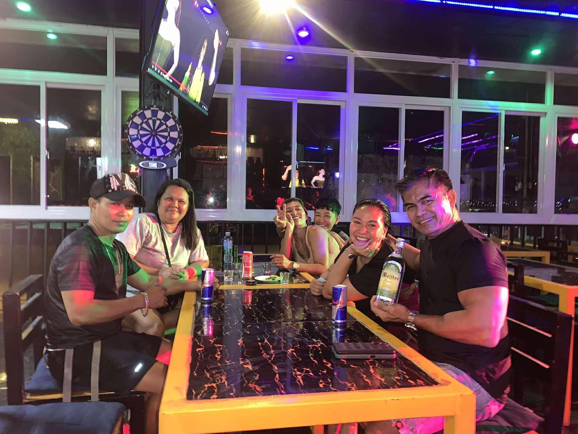 People enjoying at Ju Dang 1